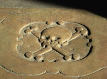 barrio gotic barcelona, skull and crossbones, barri gotic, gothic quarter